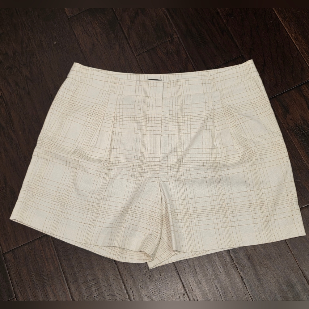 Ann Taylor Pleated Front Tailored Shorts Size 16